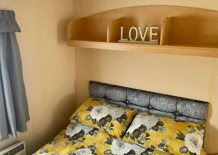 Dees Caravan Lettings Kingfisher Elm 453