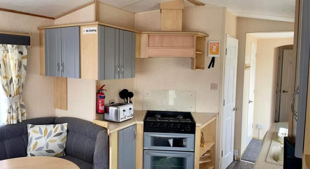 Dees Caravan Lettings Kingfisher Elm 453 * Ingoldmells