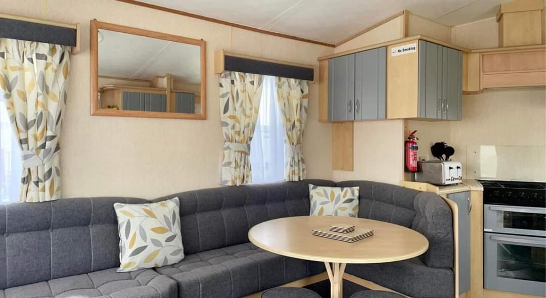 Dees Caravan Lettings Kingfisher Elm 453