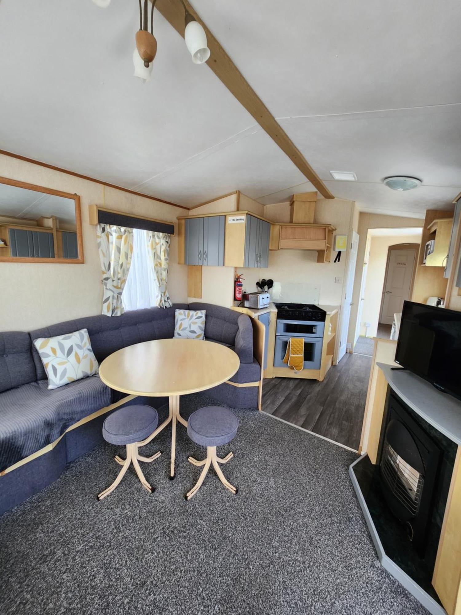 Dees Caravan Lettings Kingfisher Elm 453 Apartment